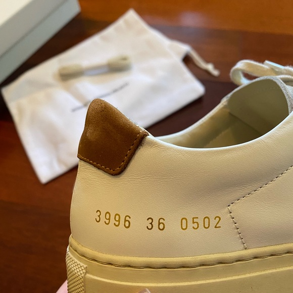White sneaker by Woman by Common Project with brown suede detail in the back - Picture 1 of 7
